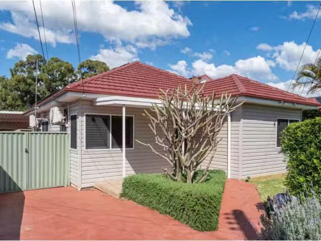 48 O'Neill Street, Guildford House for rent Listed by Mark Kh.