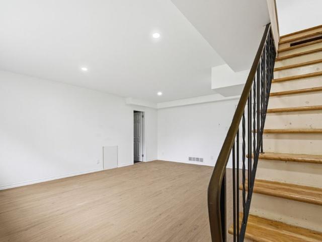 48, Place Holtham, None, Hampstead