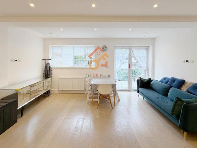 48 Ravenscroft Avenue, London, NW11 3 bed house to rent £3,050 pcm £704 pw