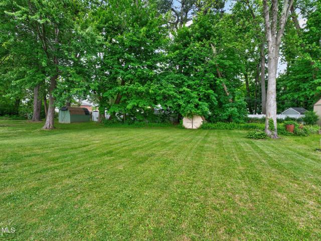 48 Schoolhouse Road