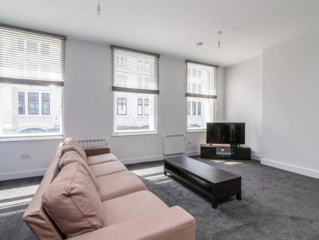 48a, Upper Parliament Street. 4 bed flat to rent £2,687 pcm £620 pw