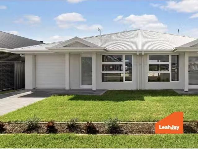 48b Crestwood Road, Thornton House for rent Listed by Leasing.