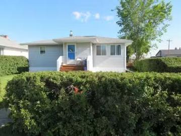 Innisfail, Alberta - Garden, Parking, Swimming pool