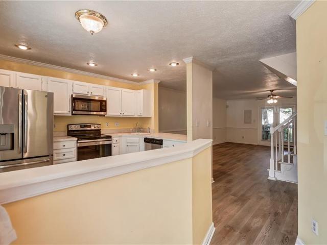 4905 Carlisle MEWS
