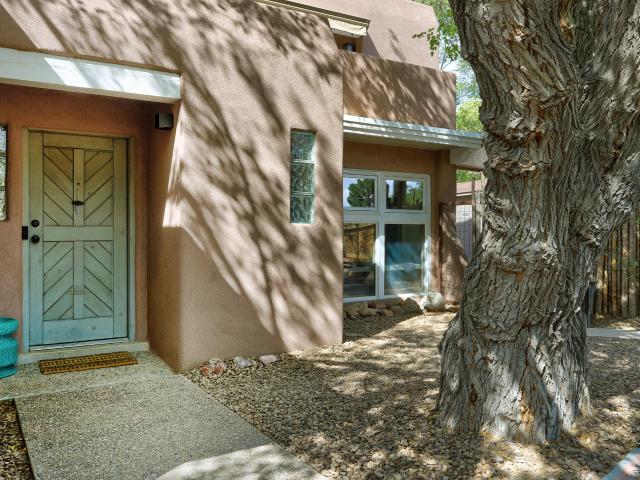 4905 Guadalupe Trail NW