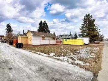 House for sale in Olds, Alberta - Parking