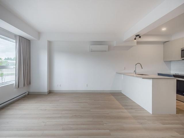 490 Av. Lake, Dorval, QC H9S