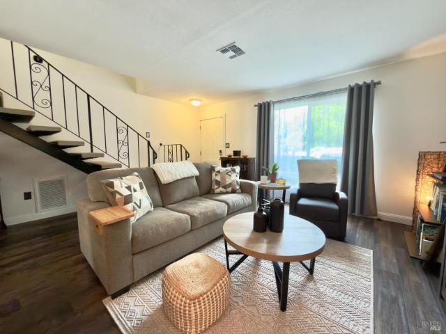 490 Edgewood Dr, Unit 5, Vacaville, CA 95688 | MLS #326031