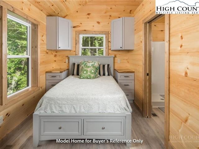 490 Laurelwood Lane