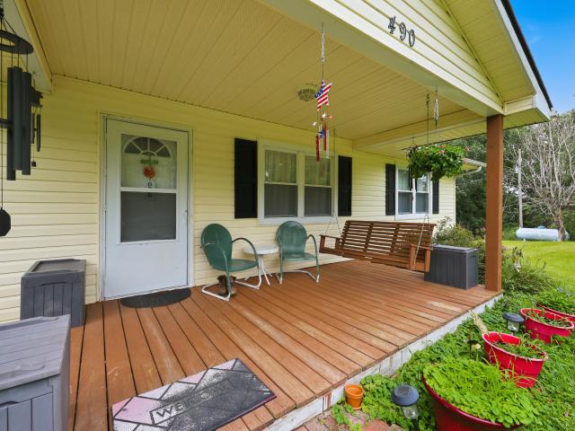 490 Marshall Pike