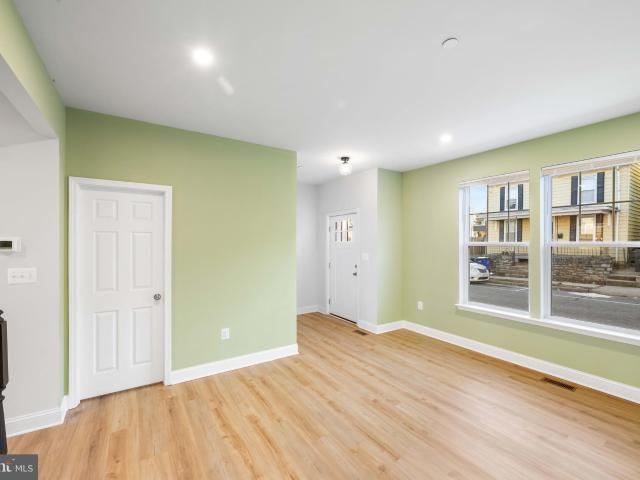 490 Mitchell Ave, Hagerstown, MD 21740 | MLS #MDWA2034