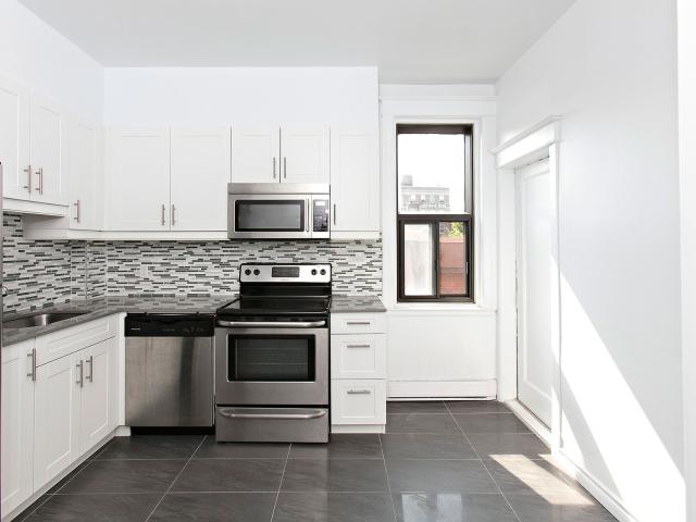 4919 4925 Sherbrooke West 4919 4925 Sherbrooke West 2 Bedrooms Apartment for Rent