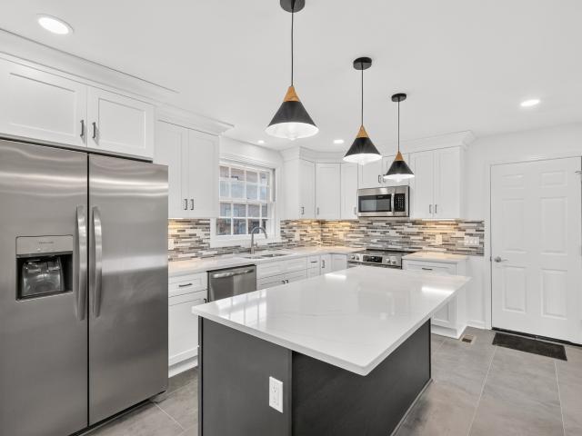 4913 Olivia Dr