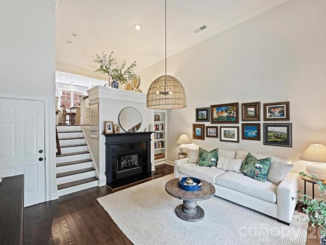 4913 South Hill View Drive
