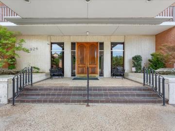 4924 Cobbs # 3C
