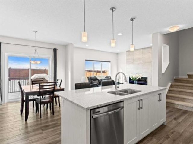 492 Chinook Gate Square Sw, Airdrie, AB, T4B 4W1 house for sale | Listing ID A2312 | Royal LePage