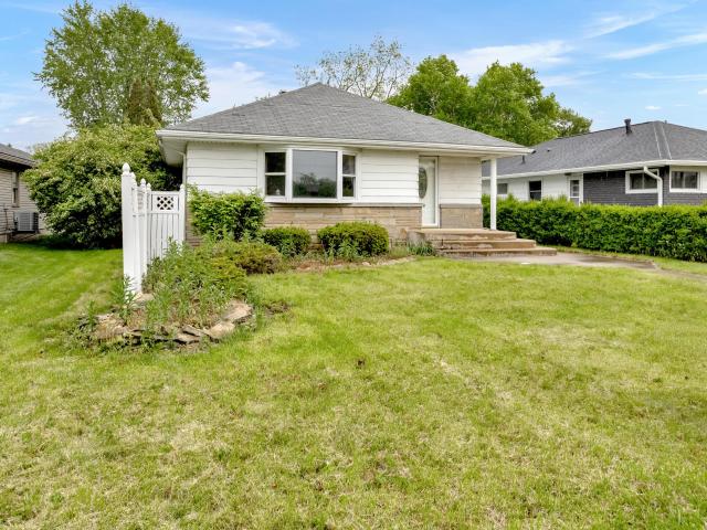 492 Forest Lawn Boulevard