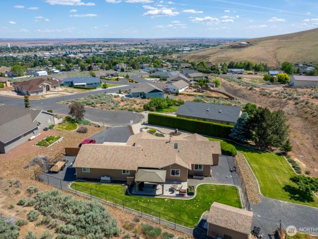 493 Chrisview Court W