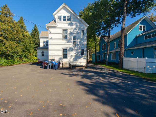 493 Glen Street