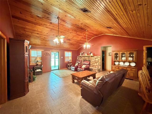 4945 Lakewood Drive