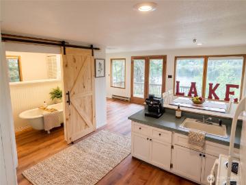 4945 Lakeside Drive