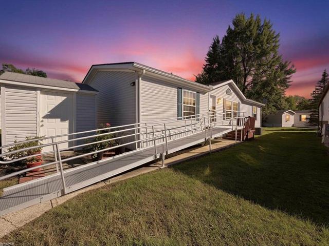 49469 Au Lac Dr E, Chesterfield Township, MI 48051