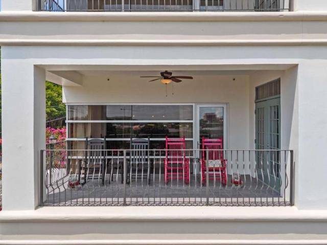 494 Baxter Street 25