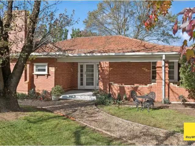 495 High Street, GOLDEN SQUARE House for rent Listed by Madis.
