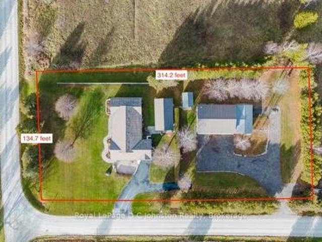 496 Spence Street, Saugeen Shores, ON, N0H 2L0 Luxury House for sale | Listing ID X12577 | Royal LePage Carriage Trade Luxury Properties