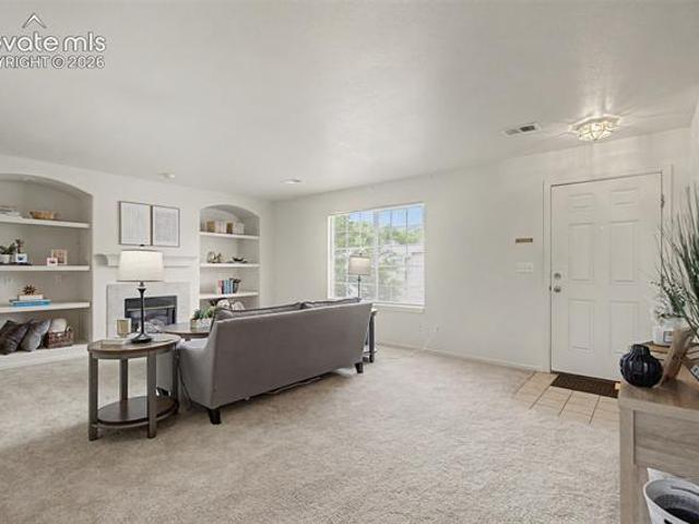 4975 Universal Heights