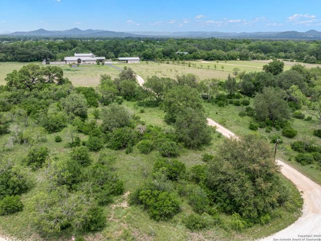 497 Cypress Fls Rd, Utopia, TX 78884 | MLS #1924