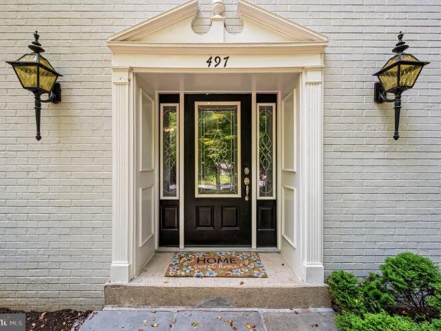 497 Black Swan Lane