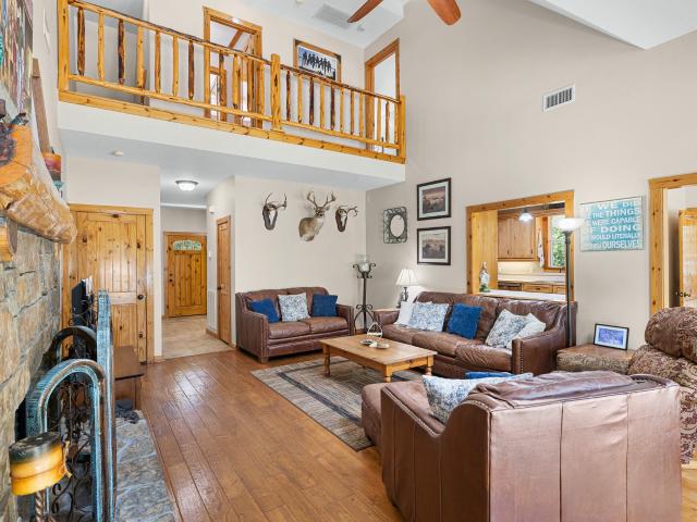 4986 Old Wagon Ln