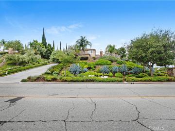 498 Green Orchard Pl, Riverside, CA 92506 | MLS #RS26080