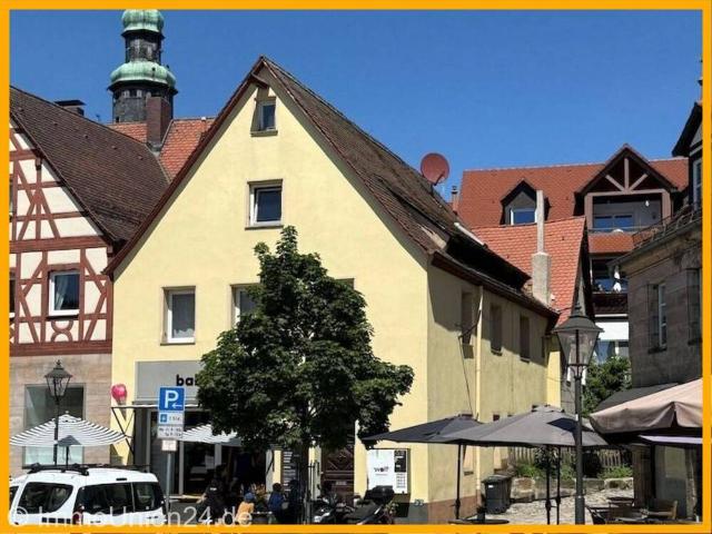 499.000, für 281 qm Altstadthaus mit 6 Wohn, + 1 Gewerbeeinheit in 1A Lage und 30.885, Mietertrag