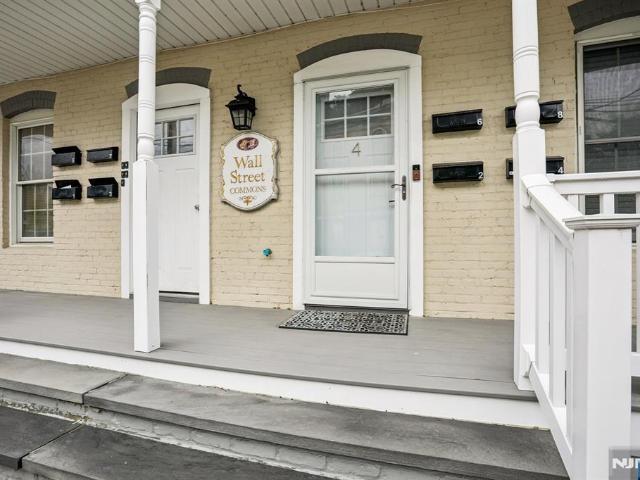 49 51 Wall Street # 4