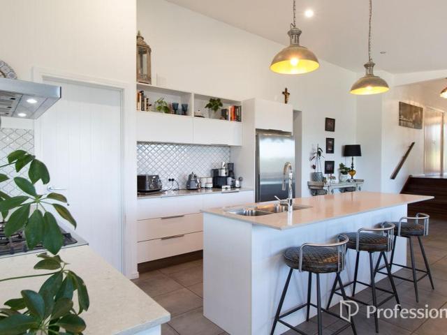 49 51 Navereno CourtMundoolun QLD 4285, Australia