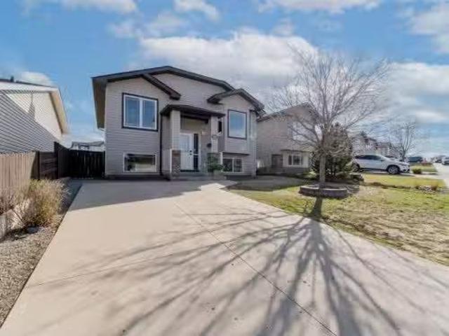 49 Terrace Street Ne, Medicine Hat, AB, T1C 0A3 house for sa.