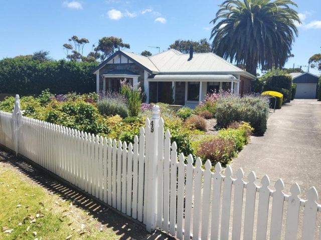 49 The Crescent, McCracken