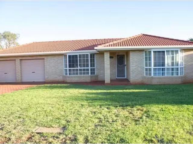 49 York St, DUBBO House for rent Listed by Renay Armstrong of.