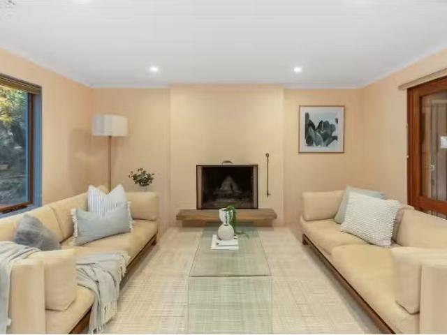 49 Banambila Street, ARANDA House for rent Listed by Octavia.