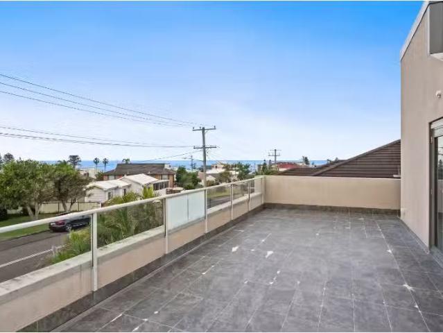 49 Boondilla Road, Blue Bay House for rent Listed by Tammy Ca.