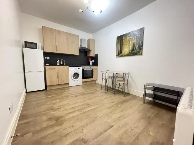 49 Broxholme Lane, Doncaster DN1 1 bed flat to rent £550 pcm £127 pw