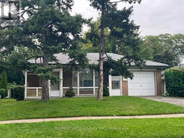 49 Braddock Road, Toronto, ON, M9W 5H6 house for sale | Listing ID W13801 | Royal LePage