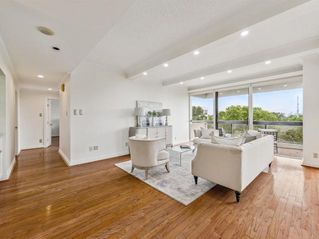 49 Briar Hollow Lane 504