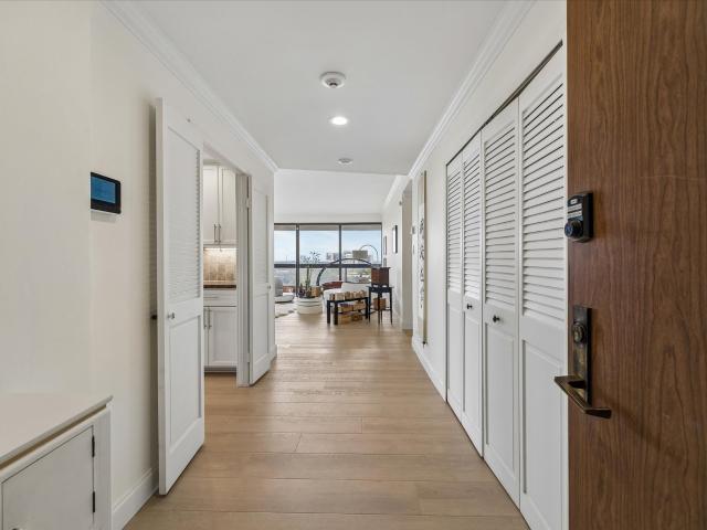 49 Briar Hollow Lane 1105