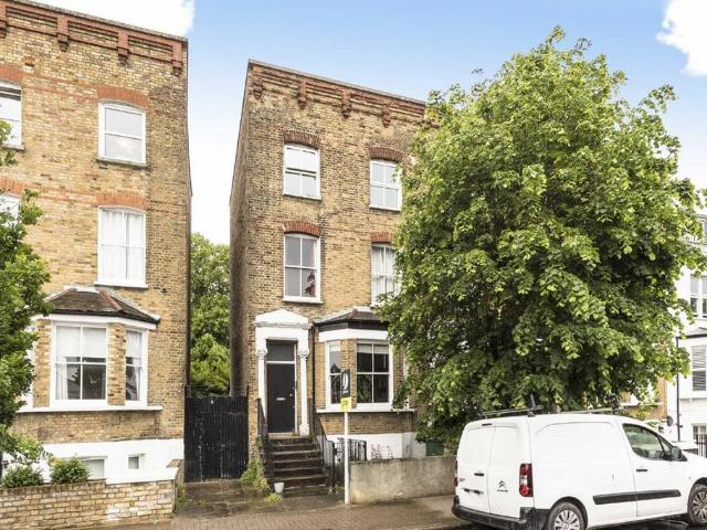 49 Byrne Road, London, SW12 9JD, United Kingdom | 2 bed apartment for rent #139334700 | Rentberry