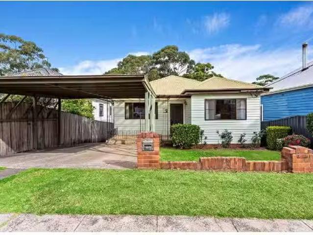 49 Collins Street, Corrimal House for rent Listed by Kayla Mc.