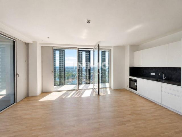 49. Etage: A Home between Sky & Water: DC2 Tower: U1 Donauinsel