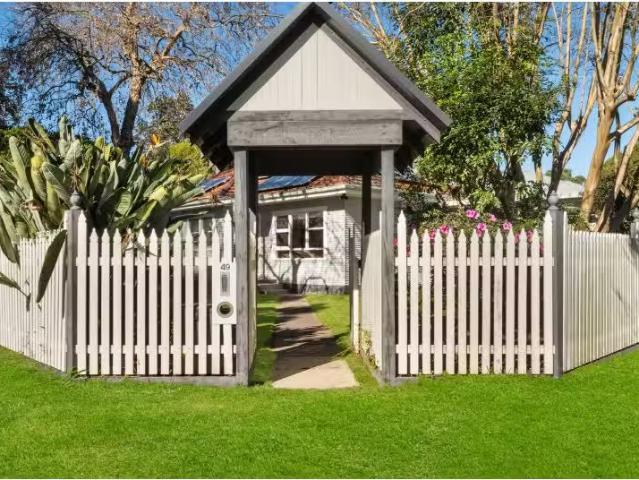 49 Faithfull Street, Richmond House for rent Listed by Alison.